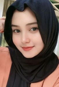 Mahasiswi Berhijab Butuh Uang