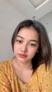 Bercumbu Dengan Mama dan Koleganya